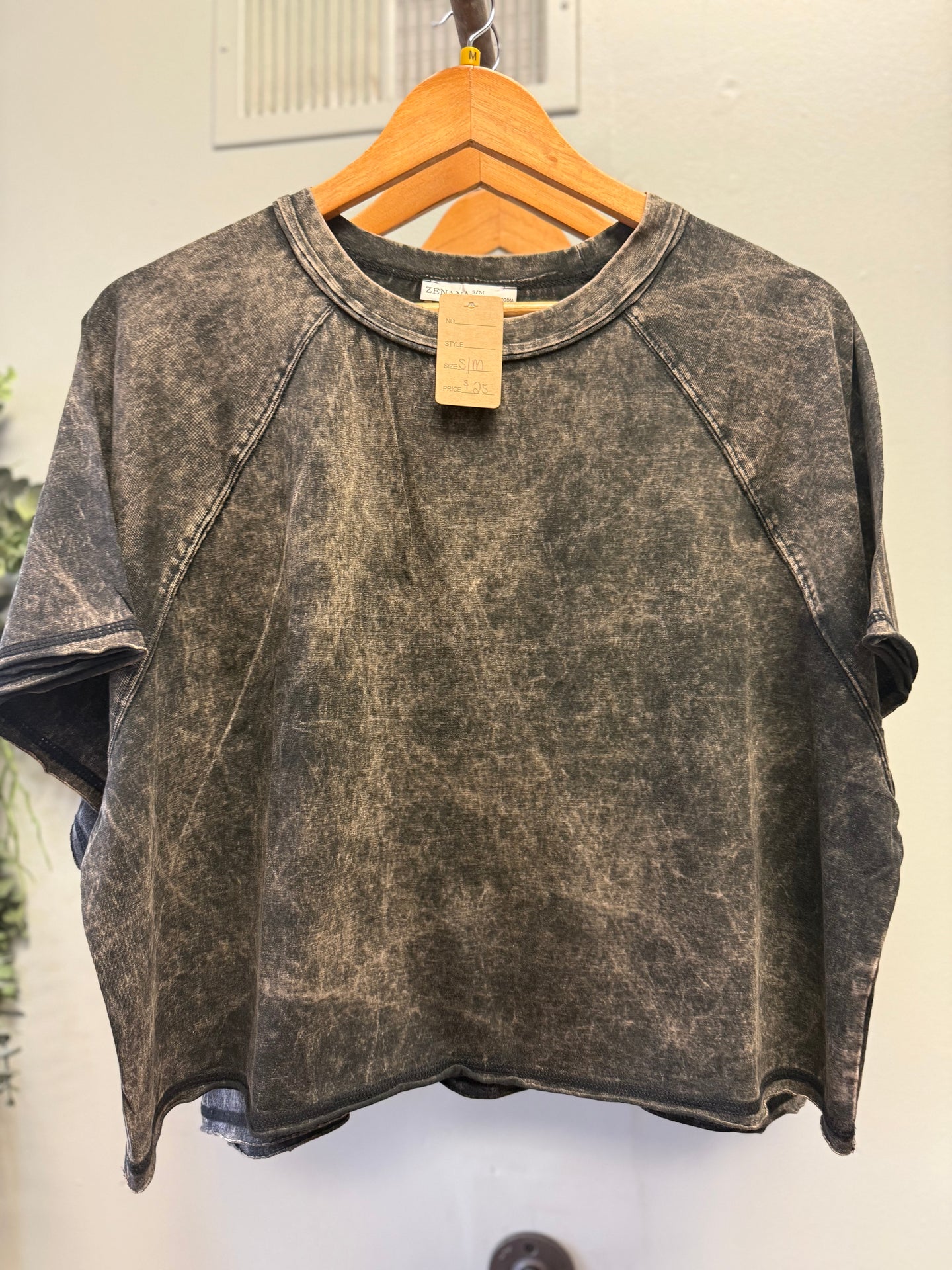 Mineral Wash Cropped Tee